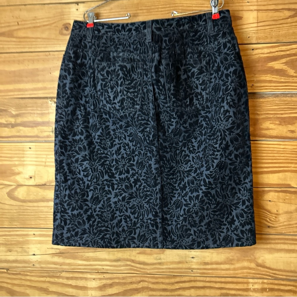 Chic Black Floral Pencil Skirt